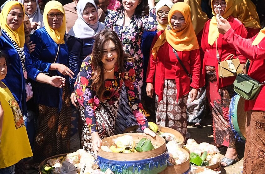 Artis sekaligus anggota DPR Nafa Urbach. [Instagram]